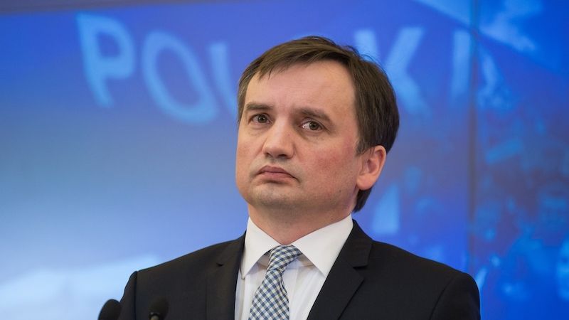 Polské zvláštní služby prohledaly domovy exministra a jeho podřízených